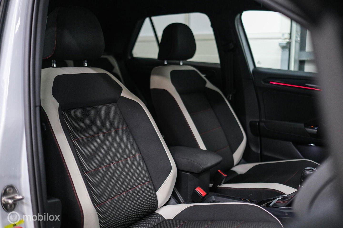 Volkswagen T-Roc 1.5 TSI Sport | Virtual cockpit | Adaptive | Camera | Sportstoelen | schakelflippers | Stoelverwarming | LED |