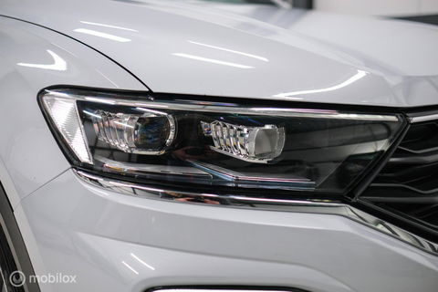 Volkswagen T-Roc 1.5 TSI Sport | Virtual cockpit | Adaptive | Camera | Sportstoelen | schakelflippers | Stoelverwarming | LED |