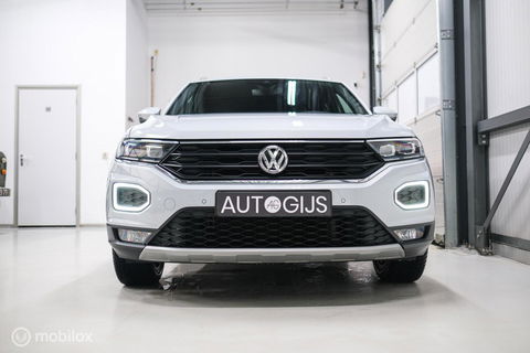 Volkswagen T-Roc 1.5 TSI Sport | Virtual cockpit | Adaptive | Camera | Sportstoelen | schakelflippers | Stoelverwarming | LED |