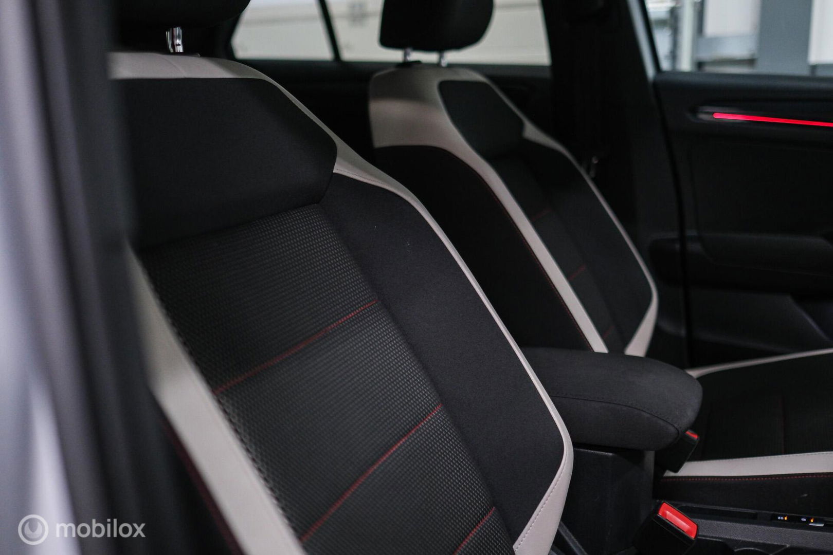 Volkswagen T-Roc 1.5 TSI Sport | Virtual cockpit | Adaptive | Camera | Sportstoelen | schakelflippers | Stoelverwarming | LED |