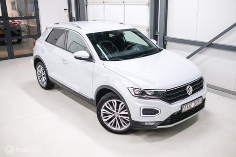 Volkswagen T-Roc 1.5 TSI Sport | Virtual cockpit | Adaptive | Camera | Sportstoelen | schakelflippers | Stoelverwarming | LED |