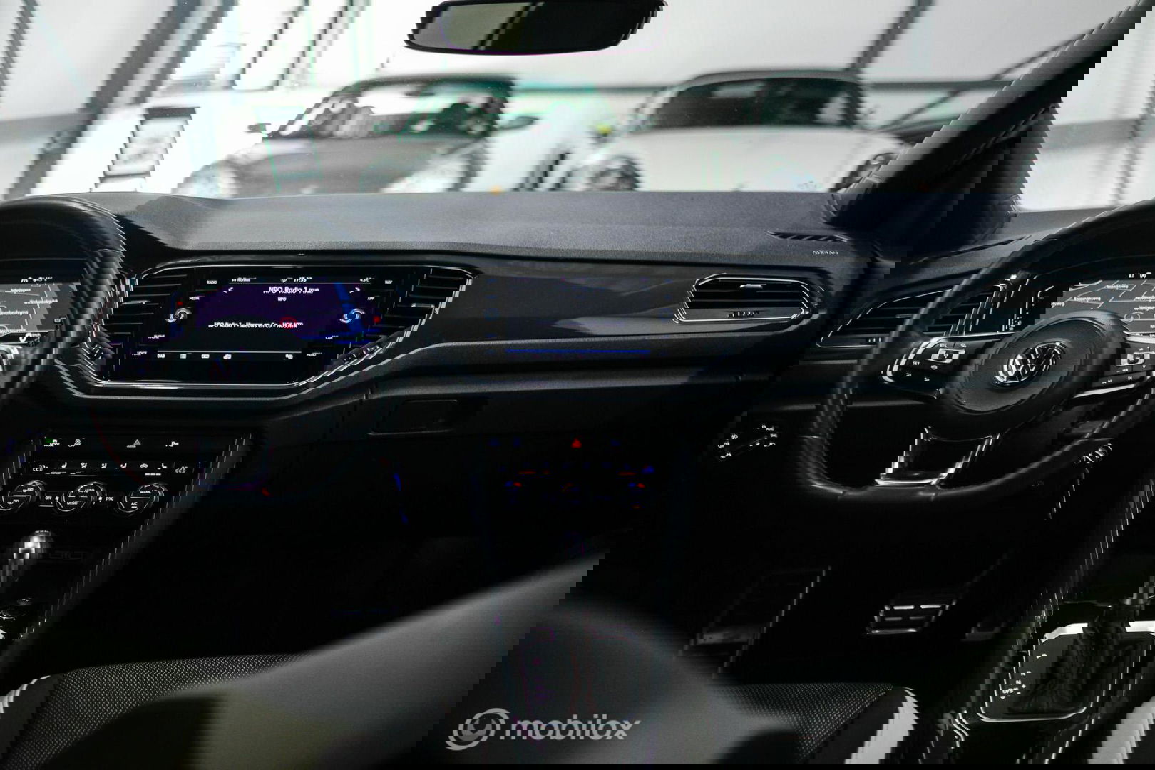 Volkswagen T-Roc 1.5 TSI Sport | Virtual cockpit | Adaptive | Camera | Sportstoelen | schakelflippers | Stoelverwarming | LED |