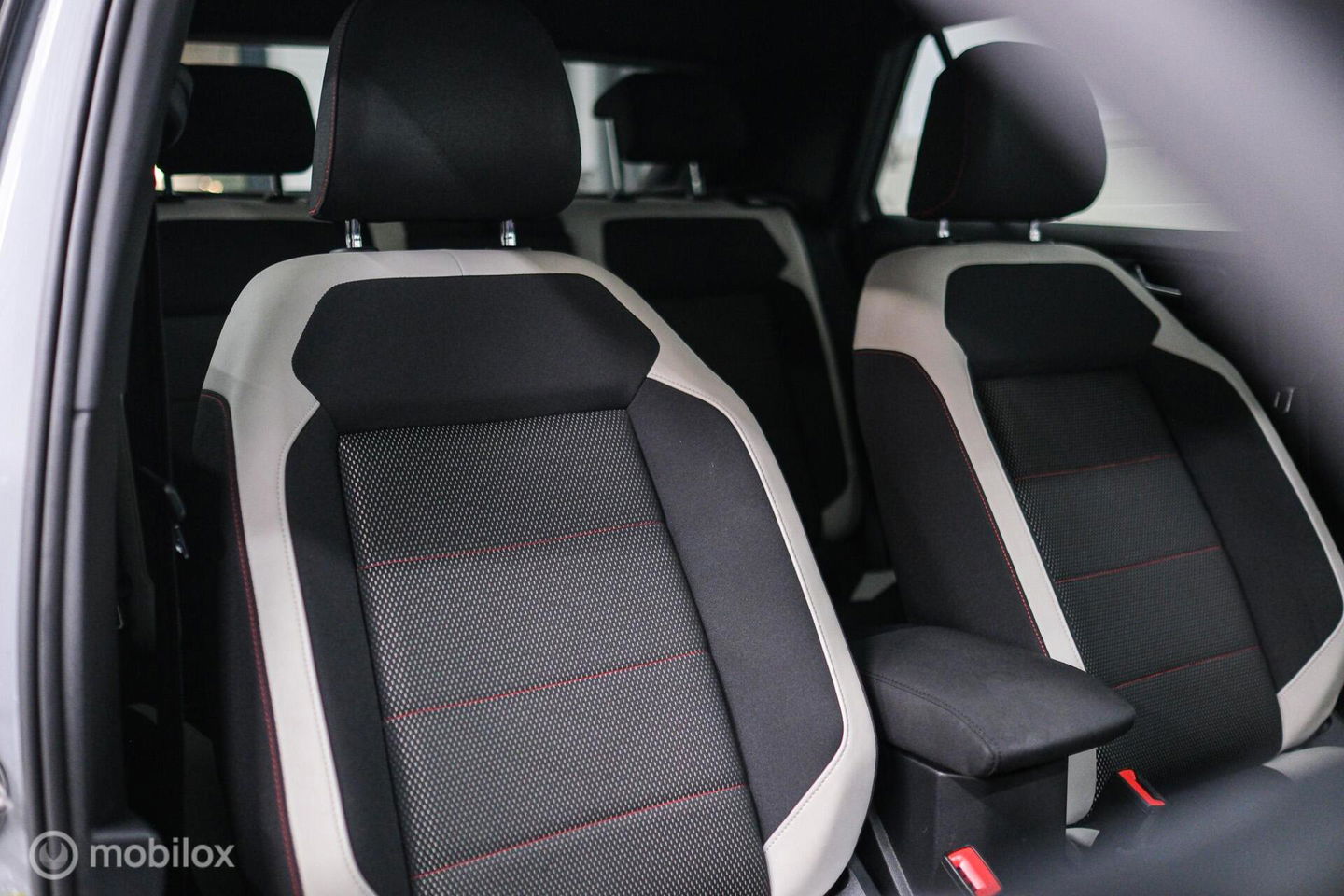 Volkswagen T-Roc 1.5 TSI Sport | Virtual cockpit | Adaptive | Camera | Sportstoelen | schakelflippers | Stoelverwarming | LED |