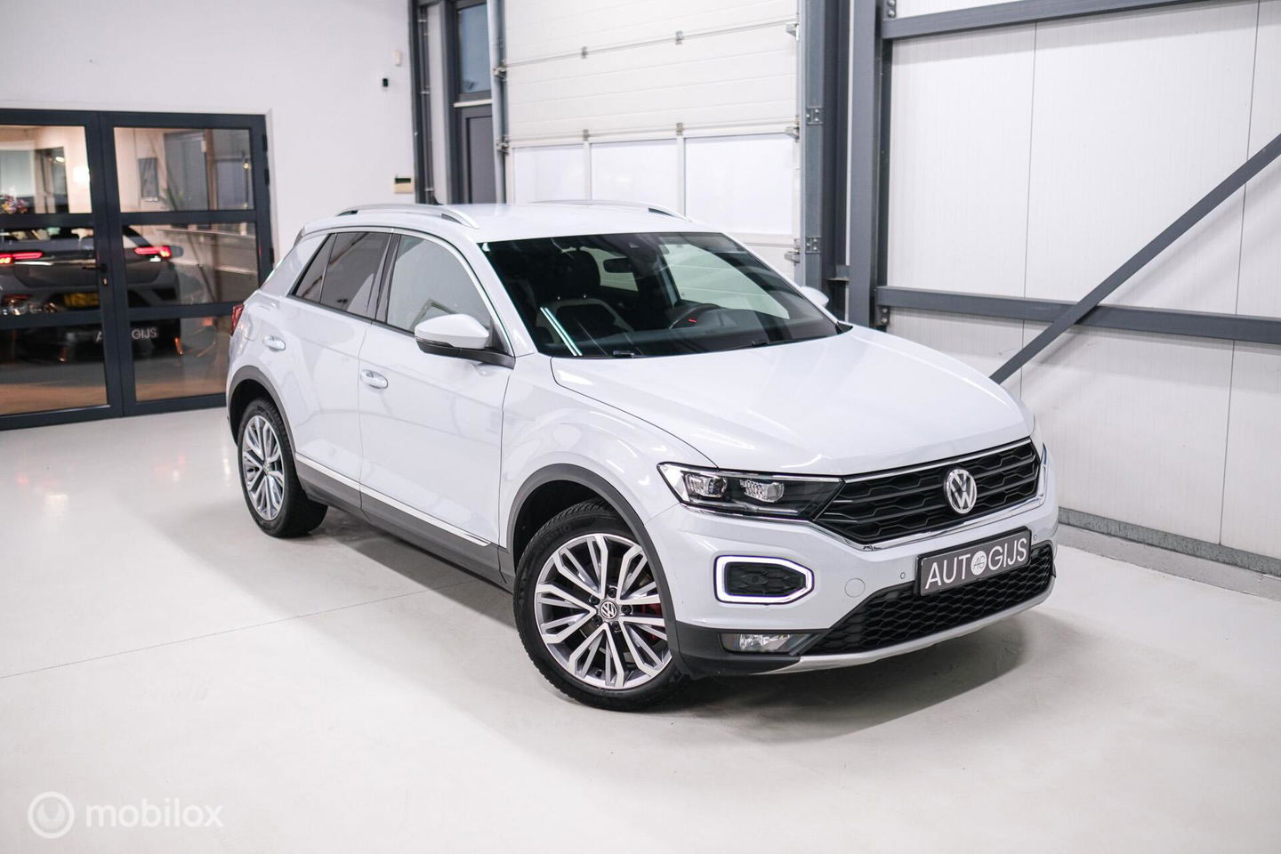 Volkswagen T-Roc 1.5 TSI Sport | Virtual cockpit | Adaptive | Camera | Sportstoelen | schakelflippers | Stoelverwarming | LED |