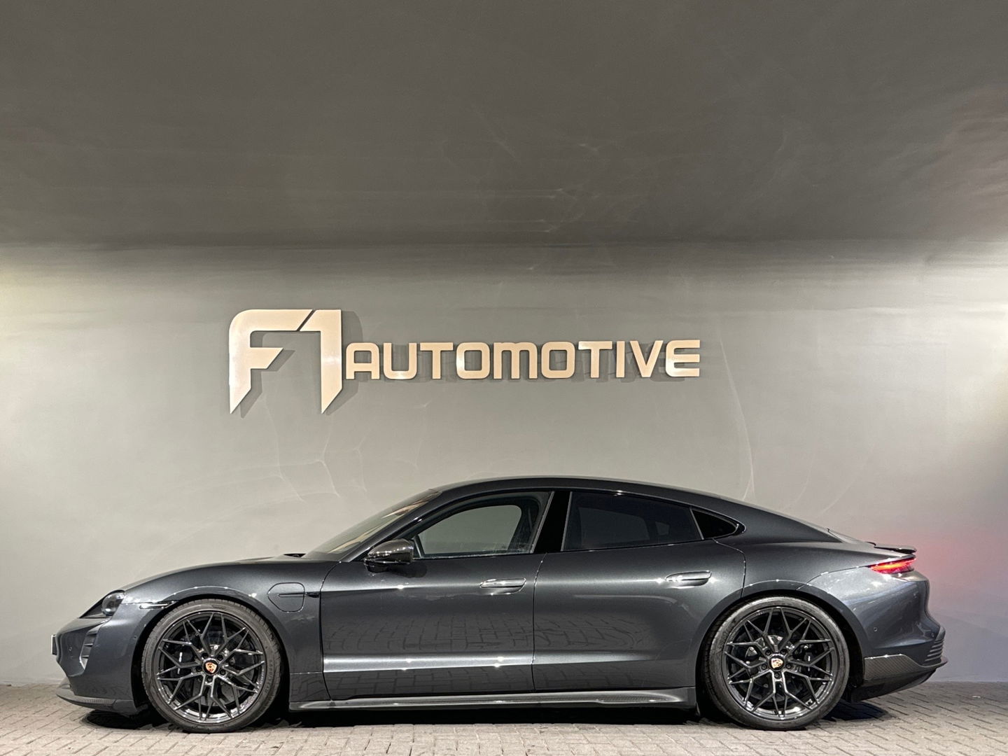 Porsche Taycan Turbo S 93 kWh Ceramic|Pano|Burmester|Carbon