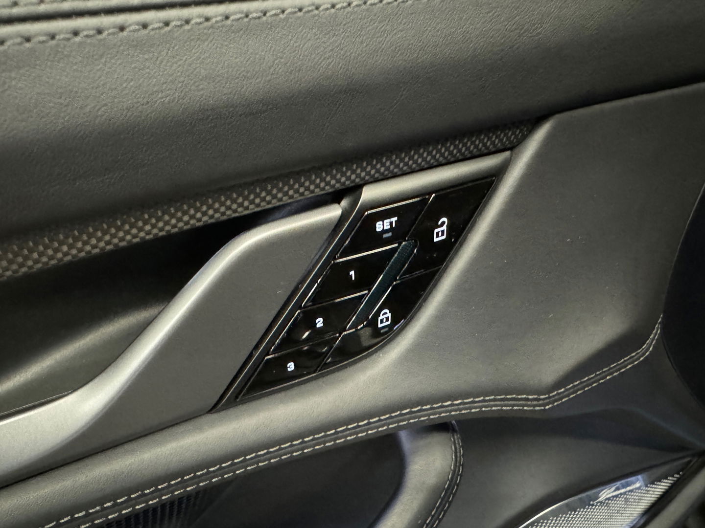 Porsche Taycan Turbo S 93 kWh Ceramic|Pano|Burmester|Carbon