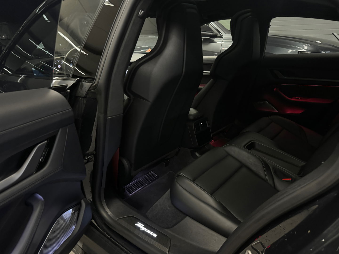 Porsche Taycan Turbo S 93 kWh Ceramic|Pano|Burmester|Carbon