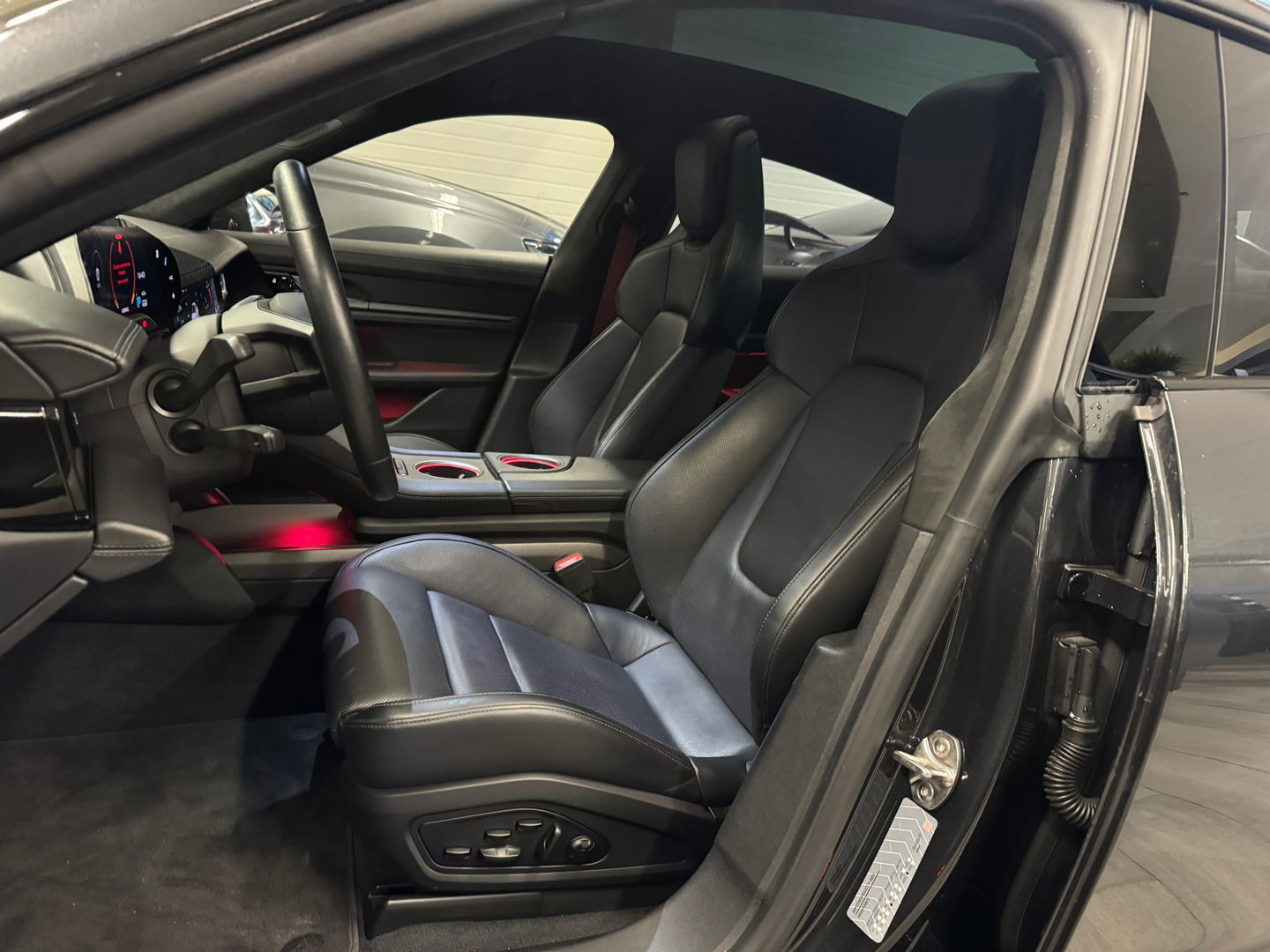 Porsche Taycan Turbo S 93 kWh Ceramic|Pano|Burmester|Carbon