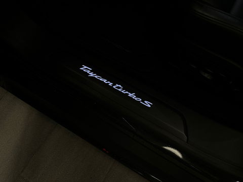 Porsche Taycan Turbo S 93 kWh Ceramic|Pano|Burmester|Carbon