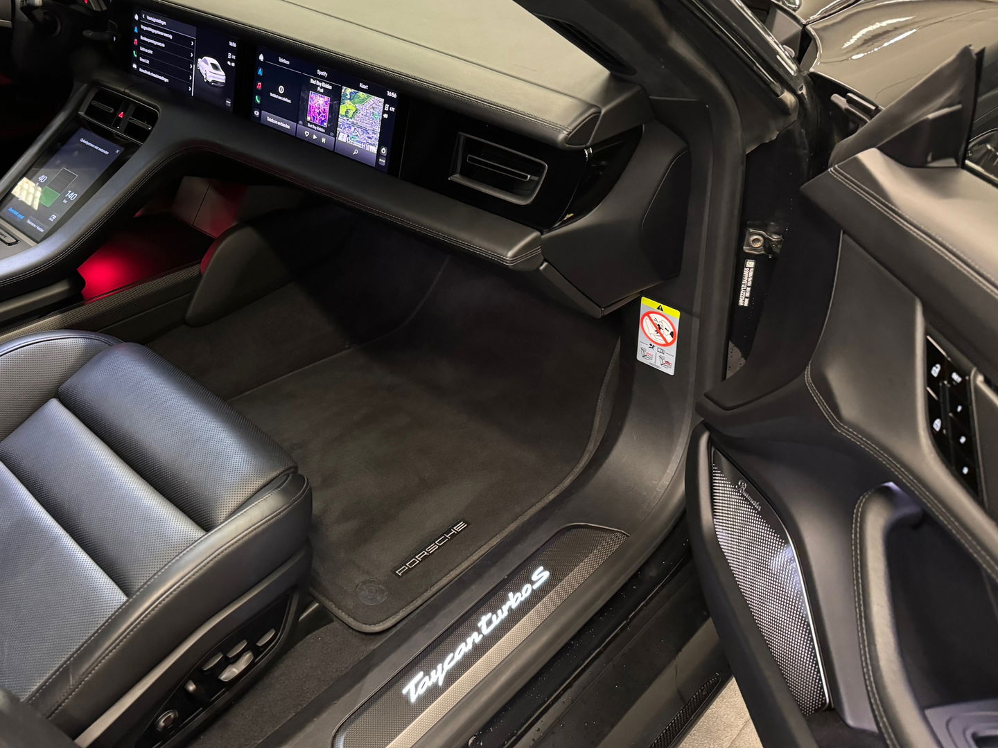 Porsche Taycan Turbo S 93 kWh Ceramic|Pano|Burmester|Carbon