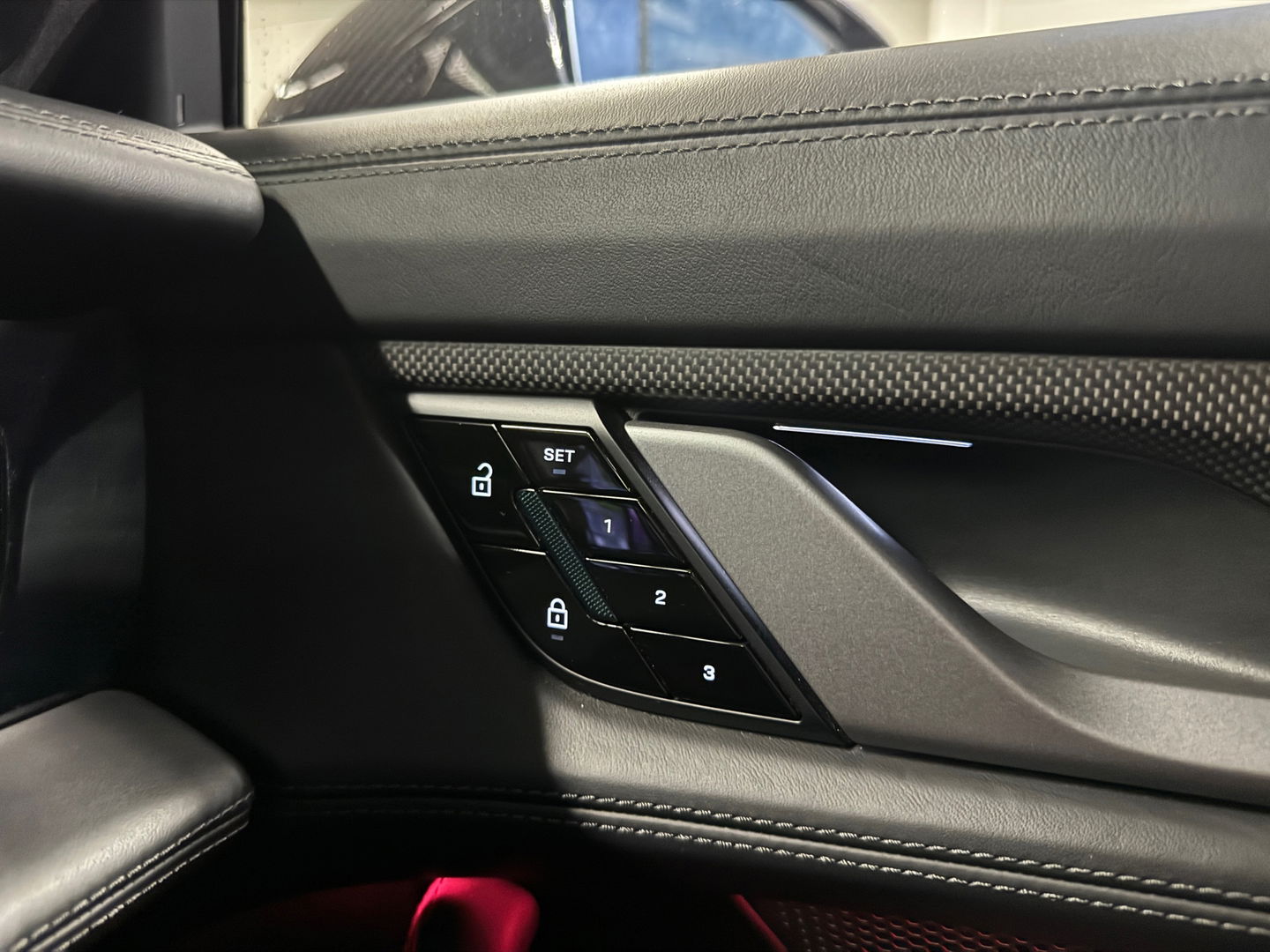 Porsche Taycan Turbo S 93 kWh Ceramic|Pano|Burmester|Carbon