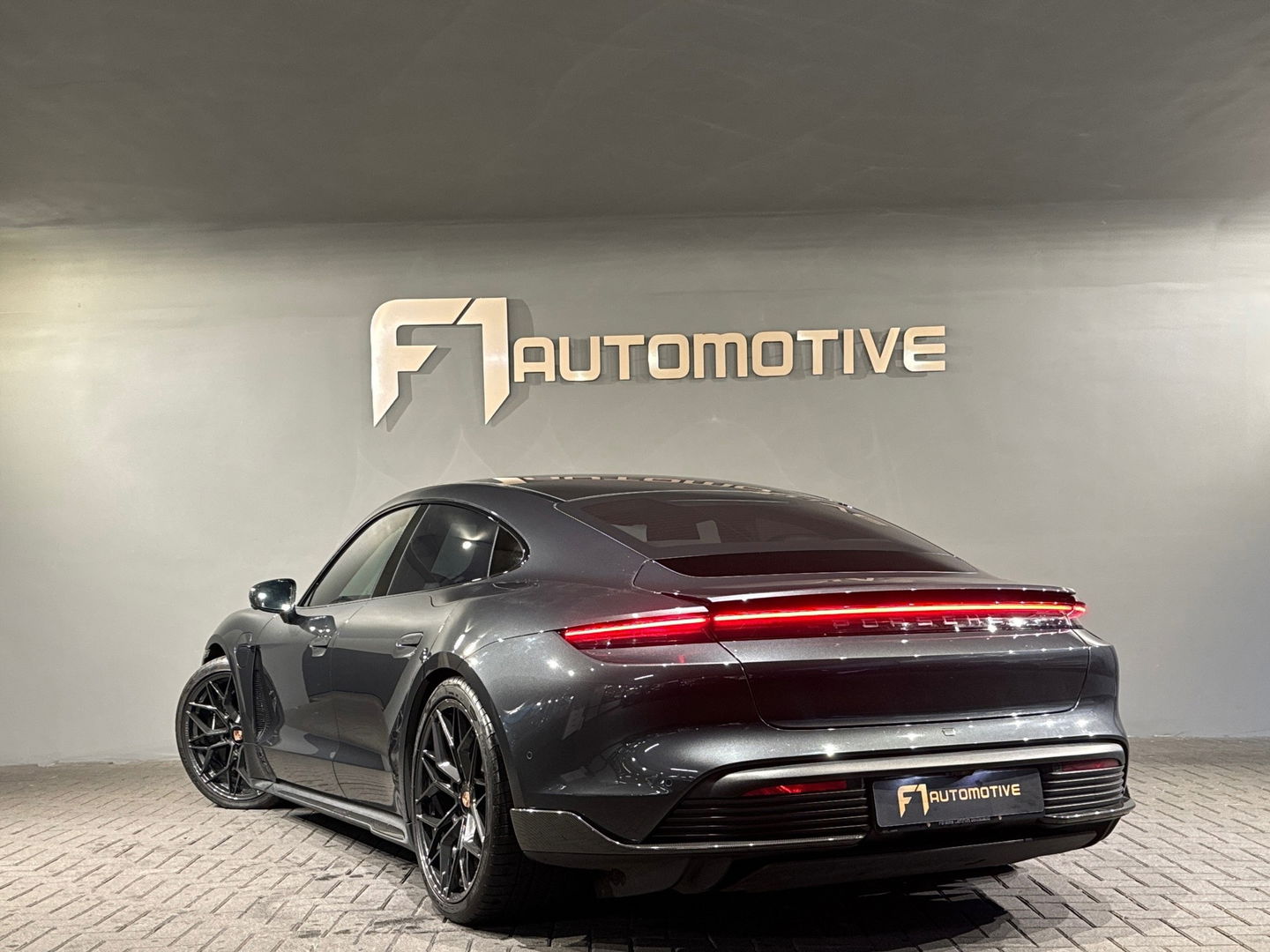 Porsche Taycan Turbo S 93 kWh Ceramic|Pano|Burmester|Carbon