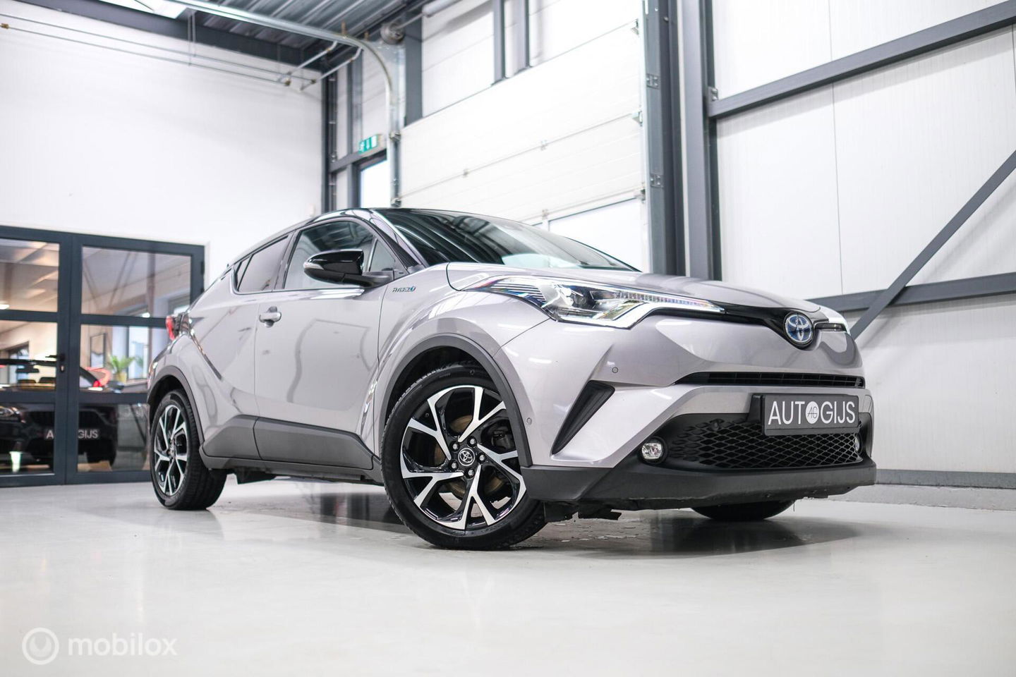 Toyota C-HR 1.8 Hybrid Bi-Tone Plus | Camera | Stoel + stuurwiel verwarming | Dealer OH | LED | DAB |