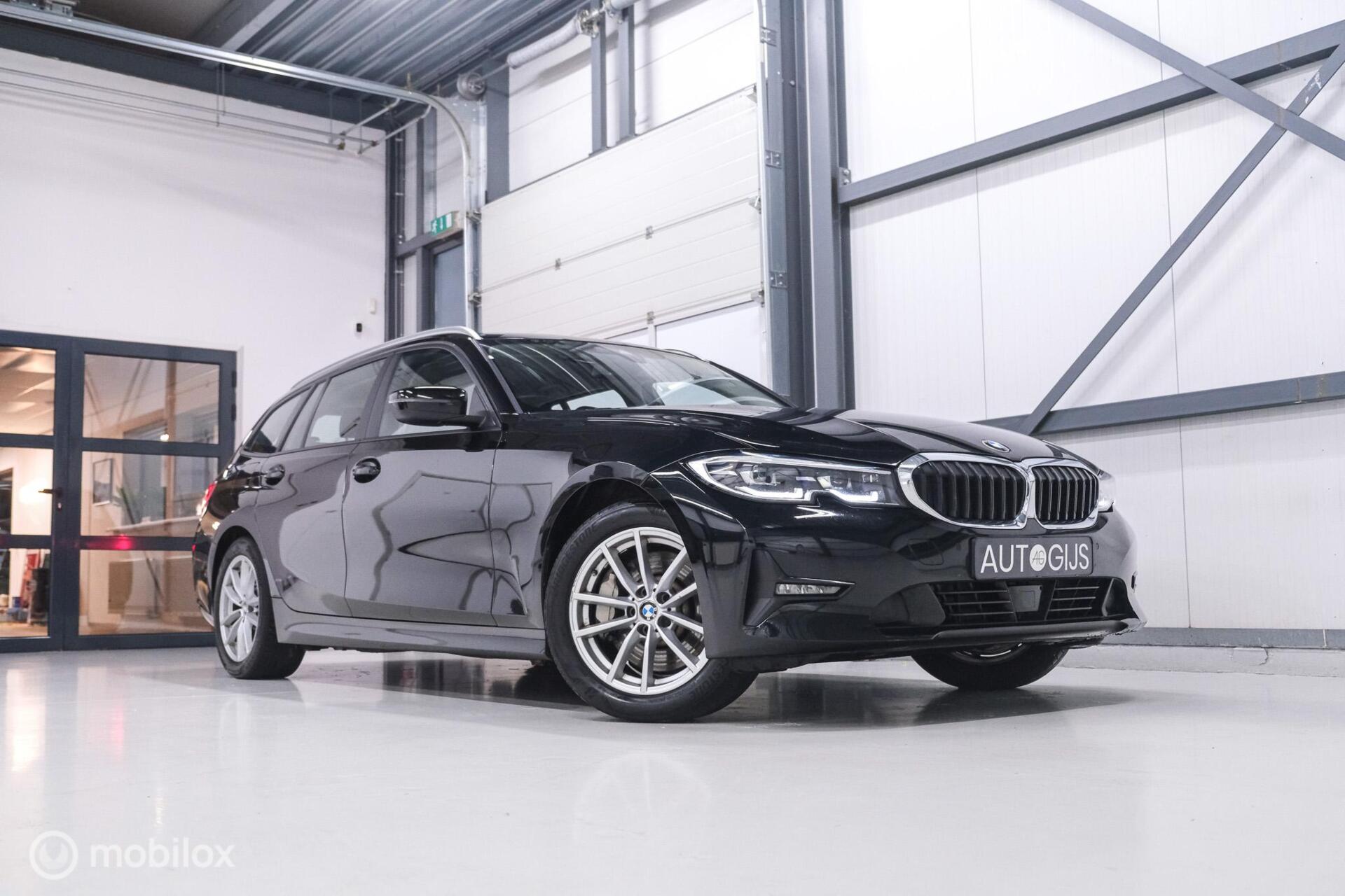 BMW 3 Serie Touring 330e High Executive 290 pk | Trekhaak | Leder | Sportstoelen | NL auto NAP | LED | CarPlay | Stoelverwarming |