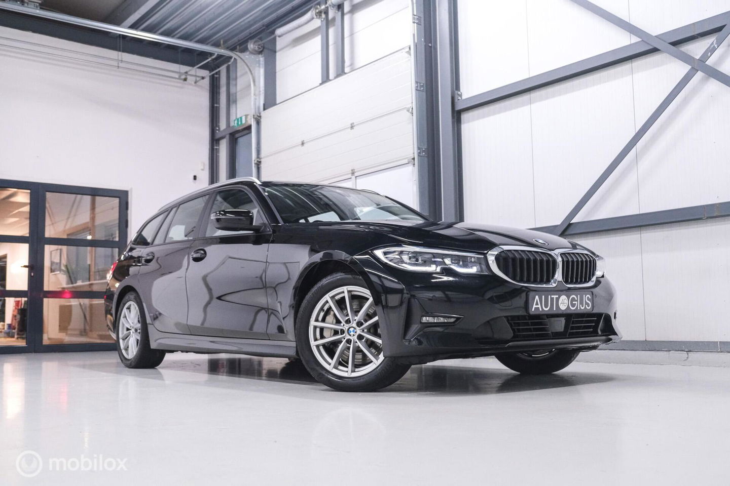 BMW 3 Serie Touring 330e High Executive 290 pk | Trekhaak | Leder | Sportstoelen | NL auto NAP | LED | CarPlay | Stoelverwarming |