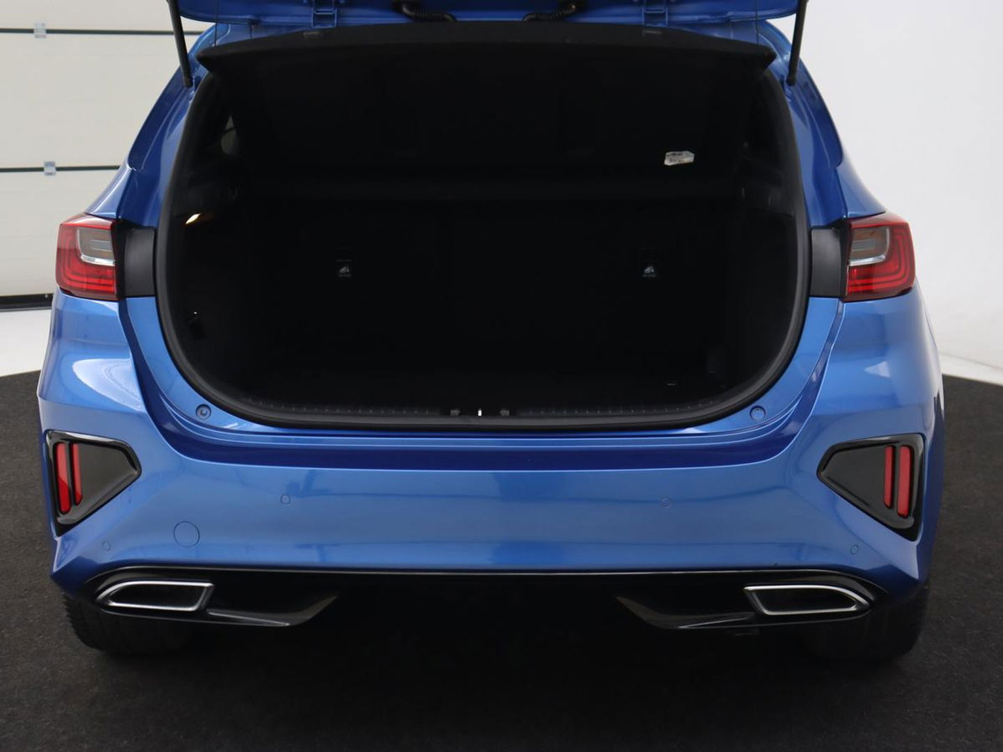 Kia Ceed 1.5 T-GDi MHEV GT-Line | 160pk | Camera | Carplay | Navigatie | Sportstuur | DAB | Parkeerhulp | Getint glas | Cruise control