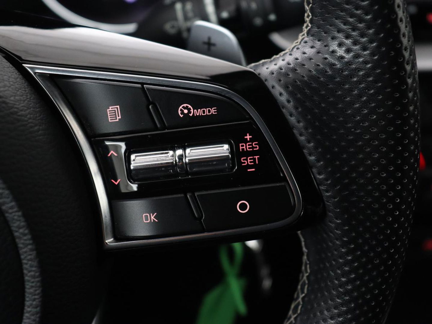 Kia Ceed 1.5 T-GDi MHEV GT-Line | 160pk | Camera | Carplay | Navigatie | Sportstuur | DAB | Parkeerhulp | Getint glas | Cruise control