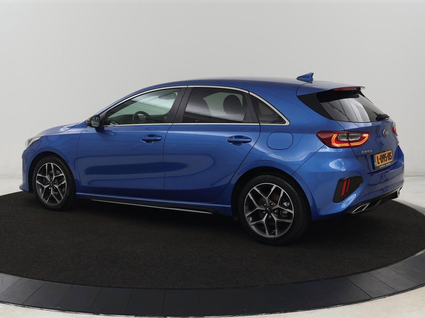 Kia Ceed 1.5 T-GDi MHEV GT-Line | 160pk | Camera | Carplay | Navigatie | Sportstuur | DAB | Parkeerhulp | Getint glas | Cruise control