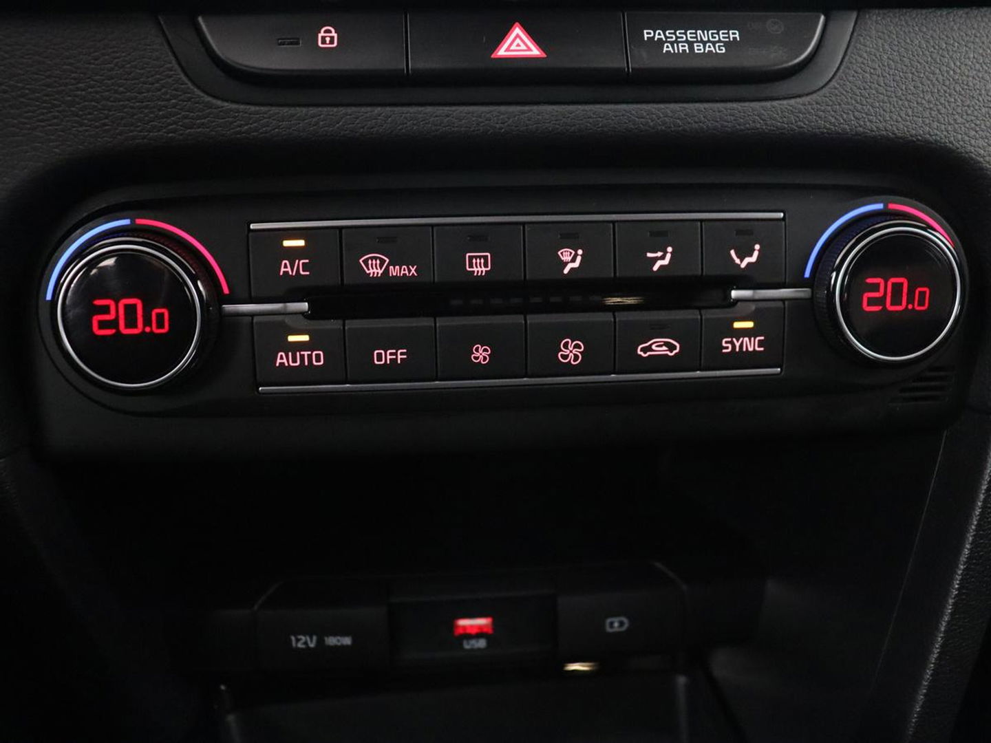 Kia Ceed 1.5 T-GDi MHEV GT-Line | 160pk | Camera | Carplay | Navigatie | Sportstuur | DAB | Parkeerhulp | Getint glas | Cruise control