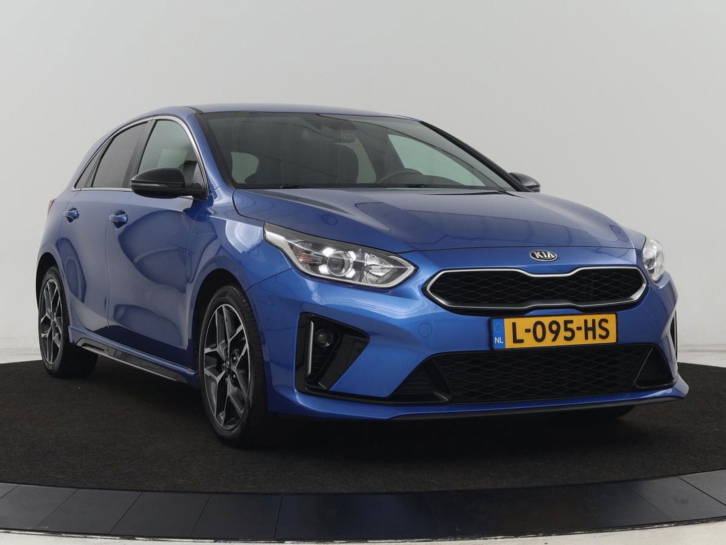 Kia Ceed 1.5 T-GDi MHEV GT-Line | 160pk | Camera | Carplay | Navigatie | Sportstuur | DAB | Parkeerhulp | Getint glas | Cruise control