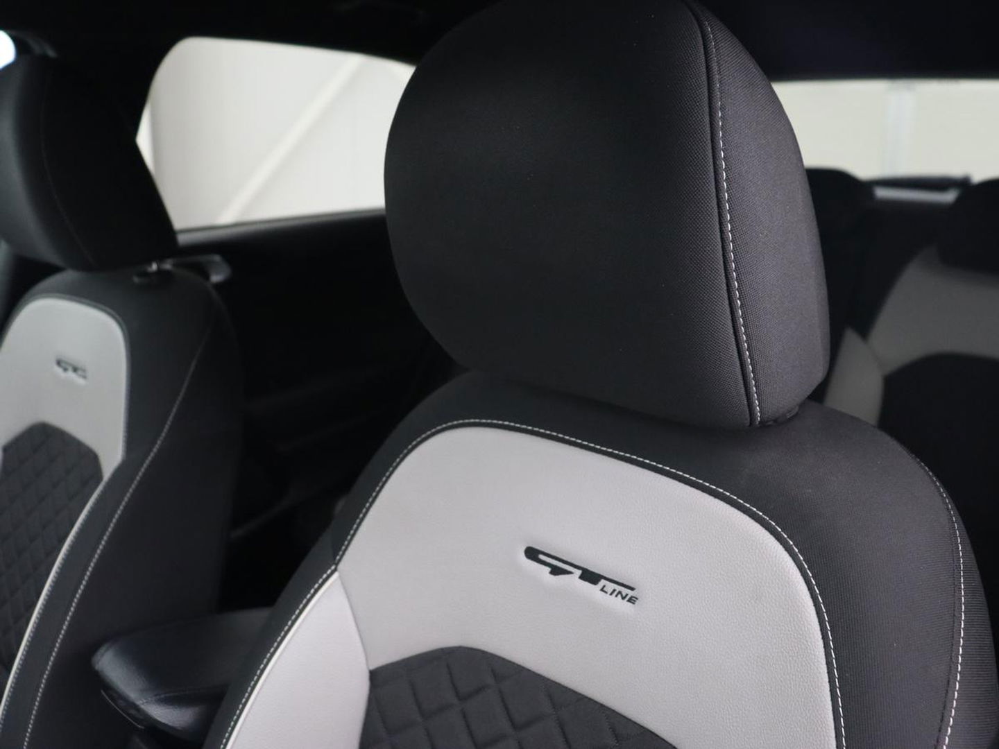 Kia Ceed 1.5 T-GDi MHEV GT-Line | 160pk | Camera | Carplay | Navigatie | Sportstuur | DAB | Parkeerhulp | Getint glas | Cruise control