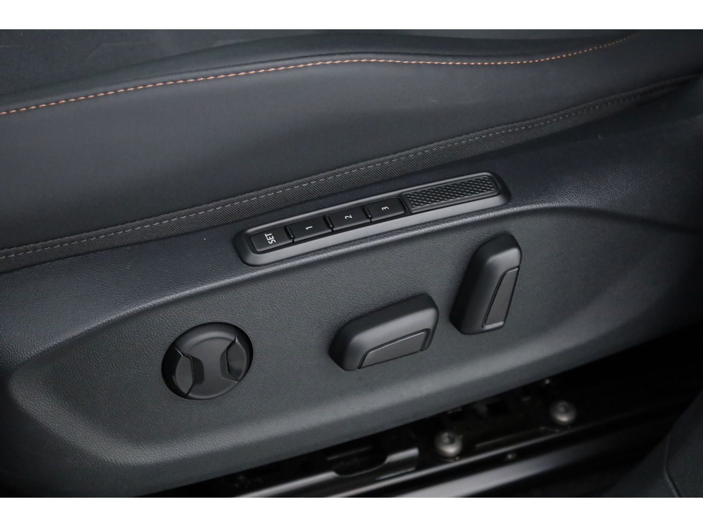 CUPRA Terramar 1.5 eTSI | DCC | Matrix LED | HUD | 360cam | Sportstuur | Elek. Stoelen | Adapt. Cruise