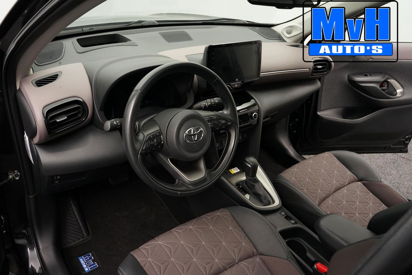 Toyota Yaris Cross 1.5 Hybrid Executive|PANO|JBL|LEER|TREKHAAK