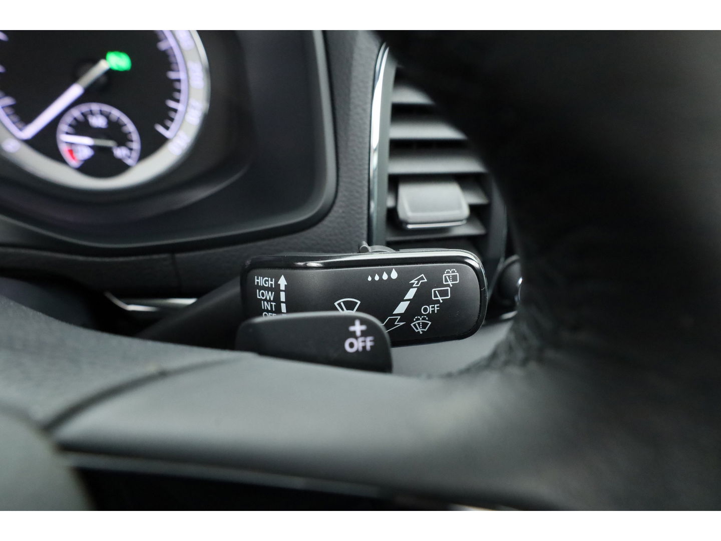 Škoda Karoq 1.5 TSI ACT DSG Style | Pano | Elek. Trekhaak | CarPlay | Keyless | Adapt. Cruise Nakijken!