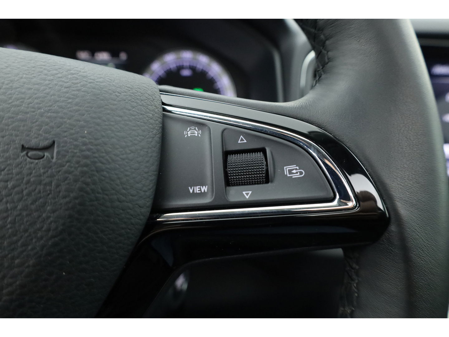 Škoda Karoq 1.5 TSI ACT DSG Style | Pano | Elek. Trekhaak | CarPlay | Keyless | Adapt. Cruise Nakijken!