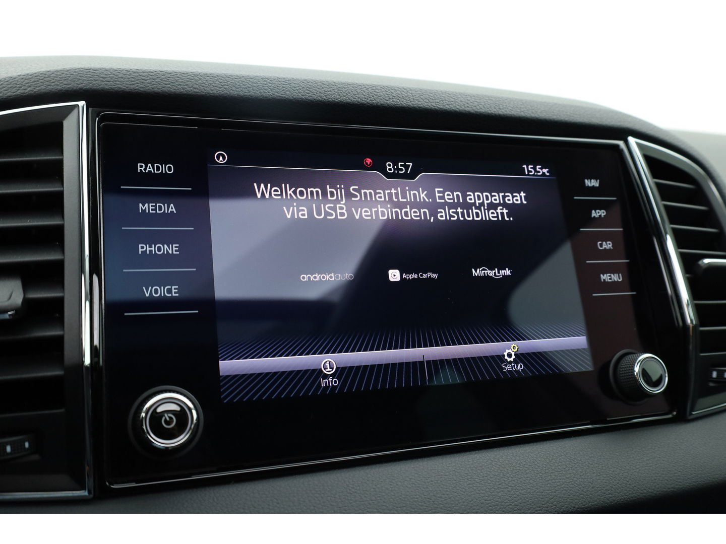 Škoda Karoq 1.5 TSI ACT DSG Style | Pano | Elek. Trekhaak | CarPlay | Keyless | Adapt. Cruise Nakijken!