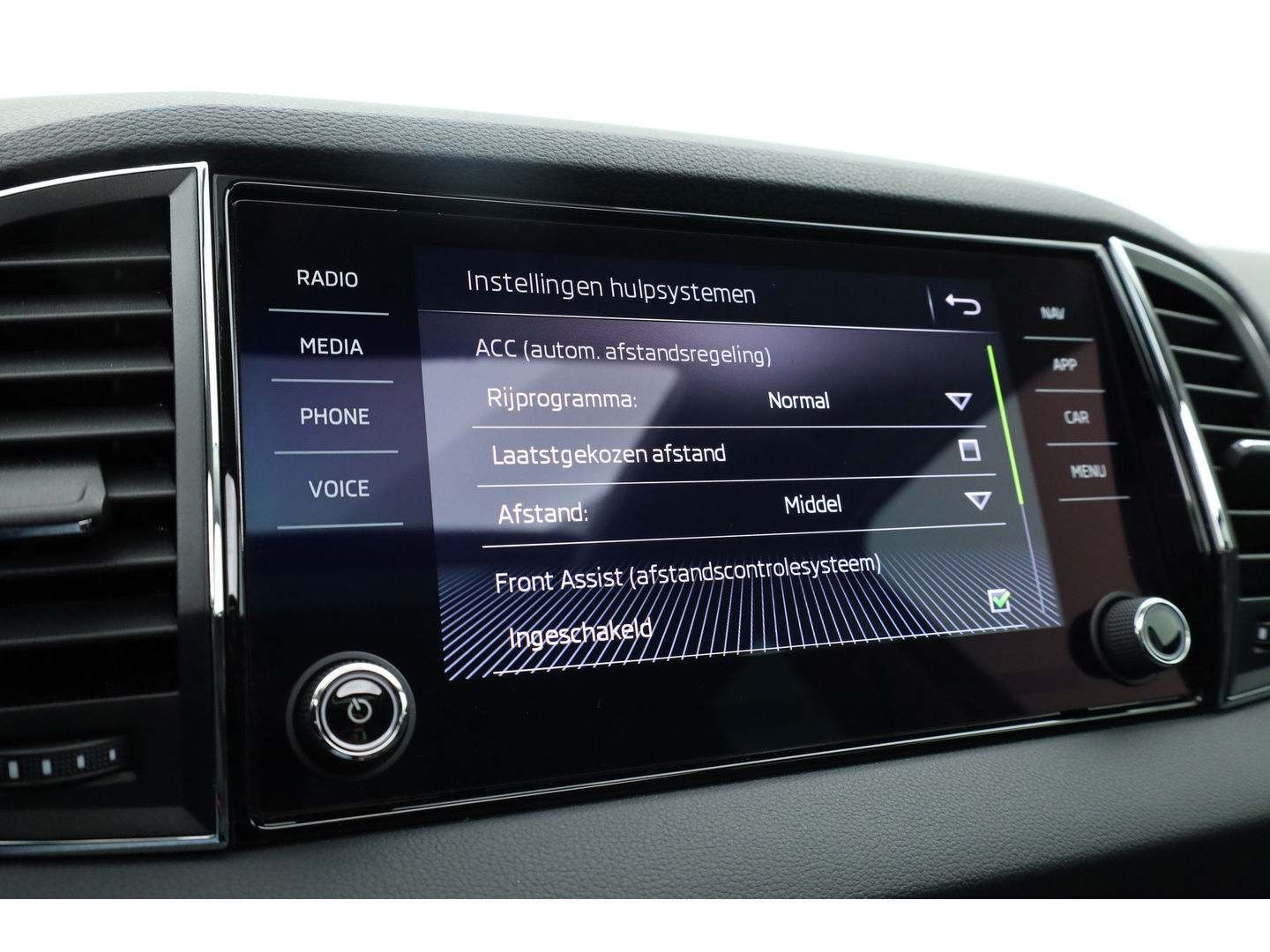 Škoda Karoq 1.5 TSI ACT DSG Style | Pano | Elek. Trekhaak | CarPlay | Keyless | Adapt. Cruise Nakijken!