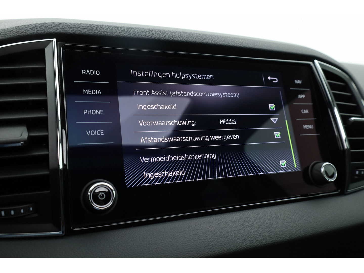 Škoda Karoq 1.5 TSI ACT DSG Style | Pano | Elek. Trekhaak | CarPlay | Keyless | Adapt. Cruise Nakijken!