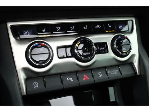 Škoda Karoq 1.5 TSI ACT DSG Style | Pano | Elek. Trekhaak | CarPlay | Keyless | Adapt. Cruise Nakijken!