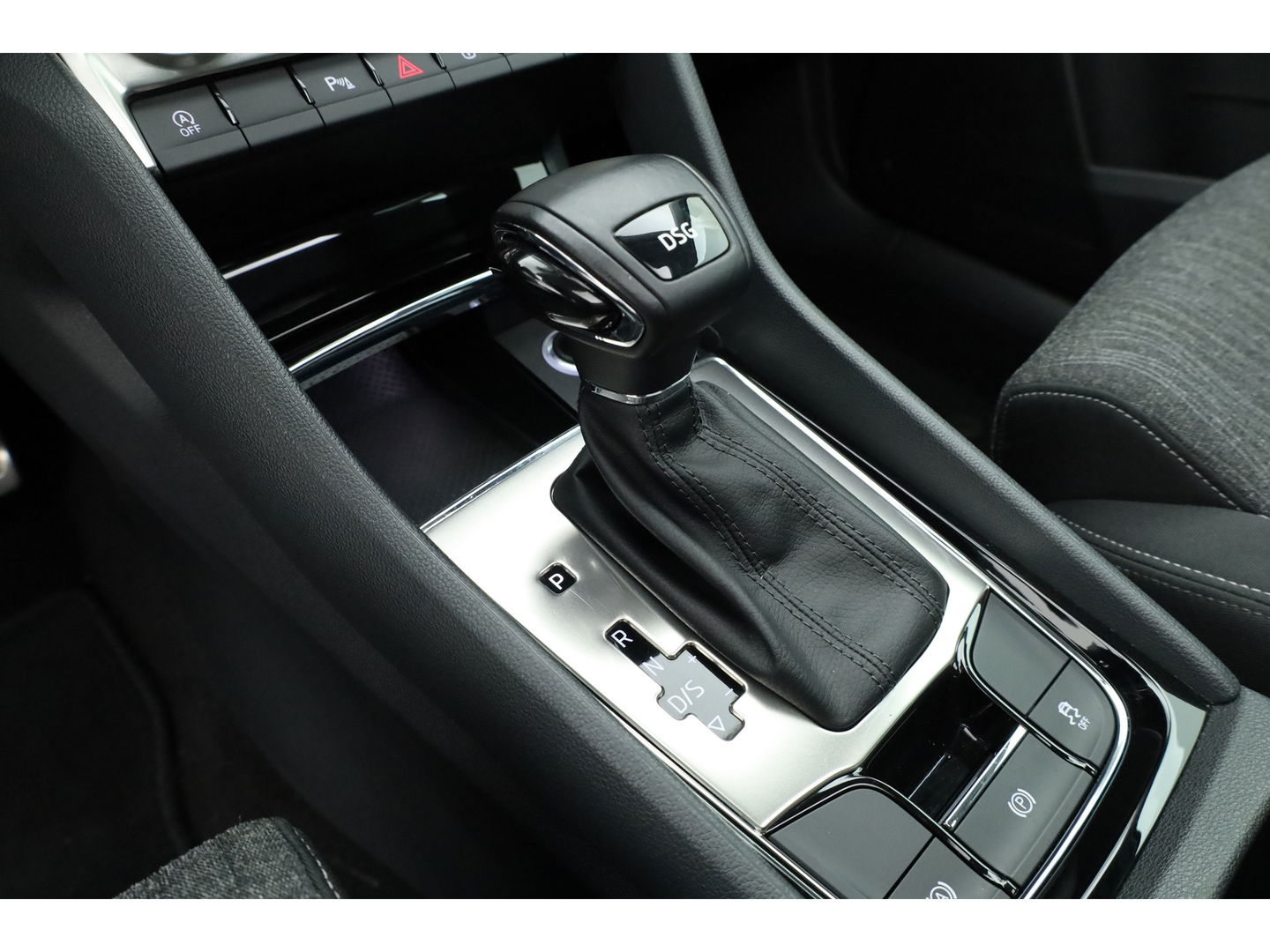 Škoda Karoq 1.5 TSI ACT DSG Style | Pano | Elek. Trekhaak | CarPlay | Keyless | Adapt. Cruise Nakijken!