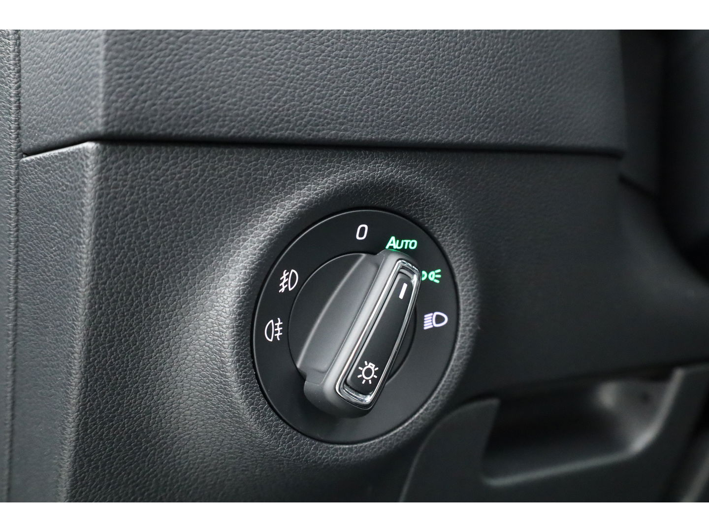 Škoda Karoq 1.5 TSI ACT DSG Style | Pano | Elek. Trekhaak | CarPlay | Keyless | Adapt. Cruise Nakijken!