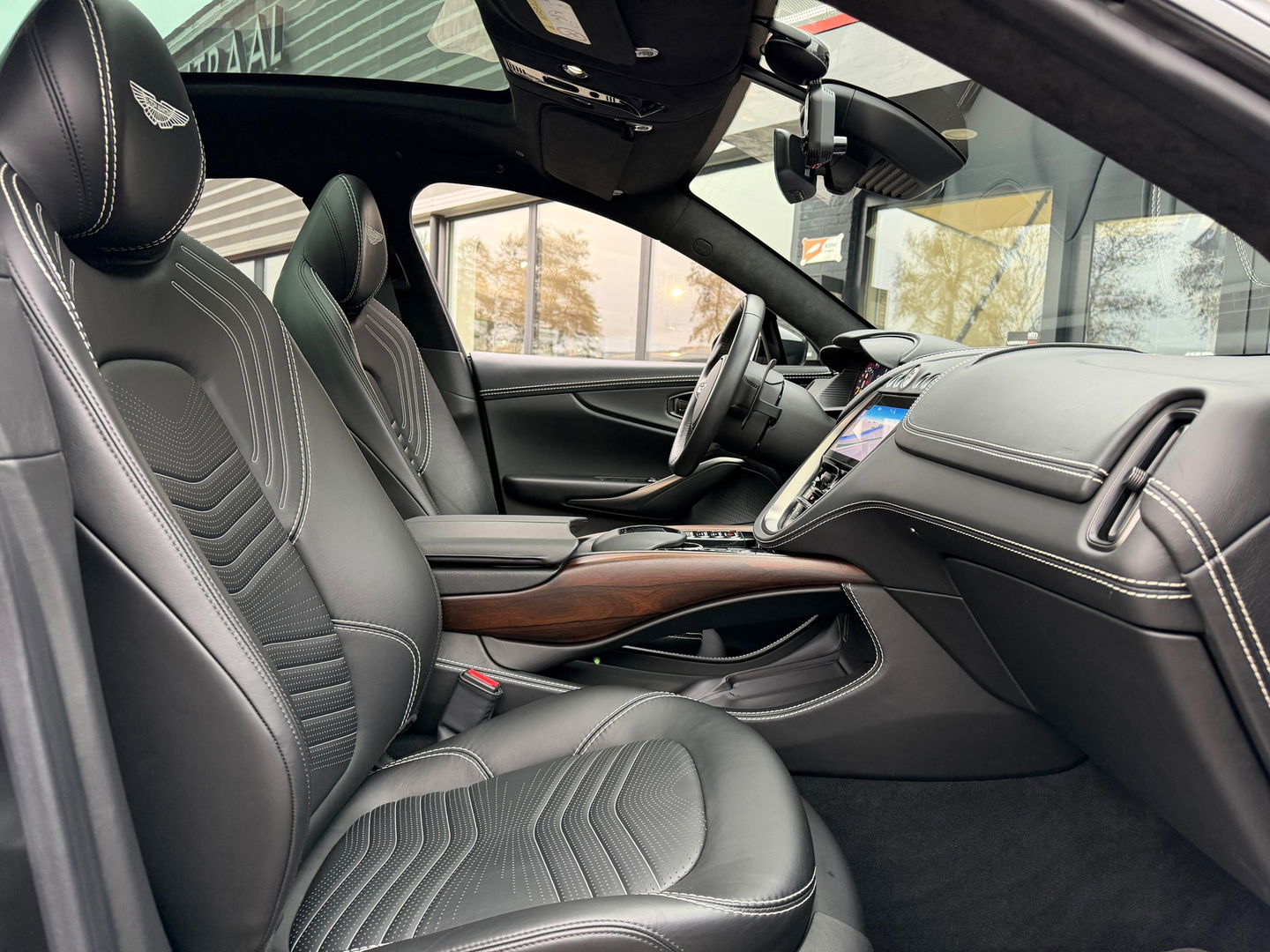 Aston Martin Dbx 4.0 V8|Pano|Memory|Leder|ACC|Luchtvering|551PK