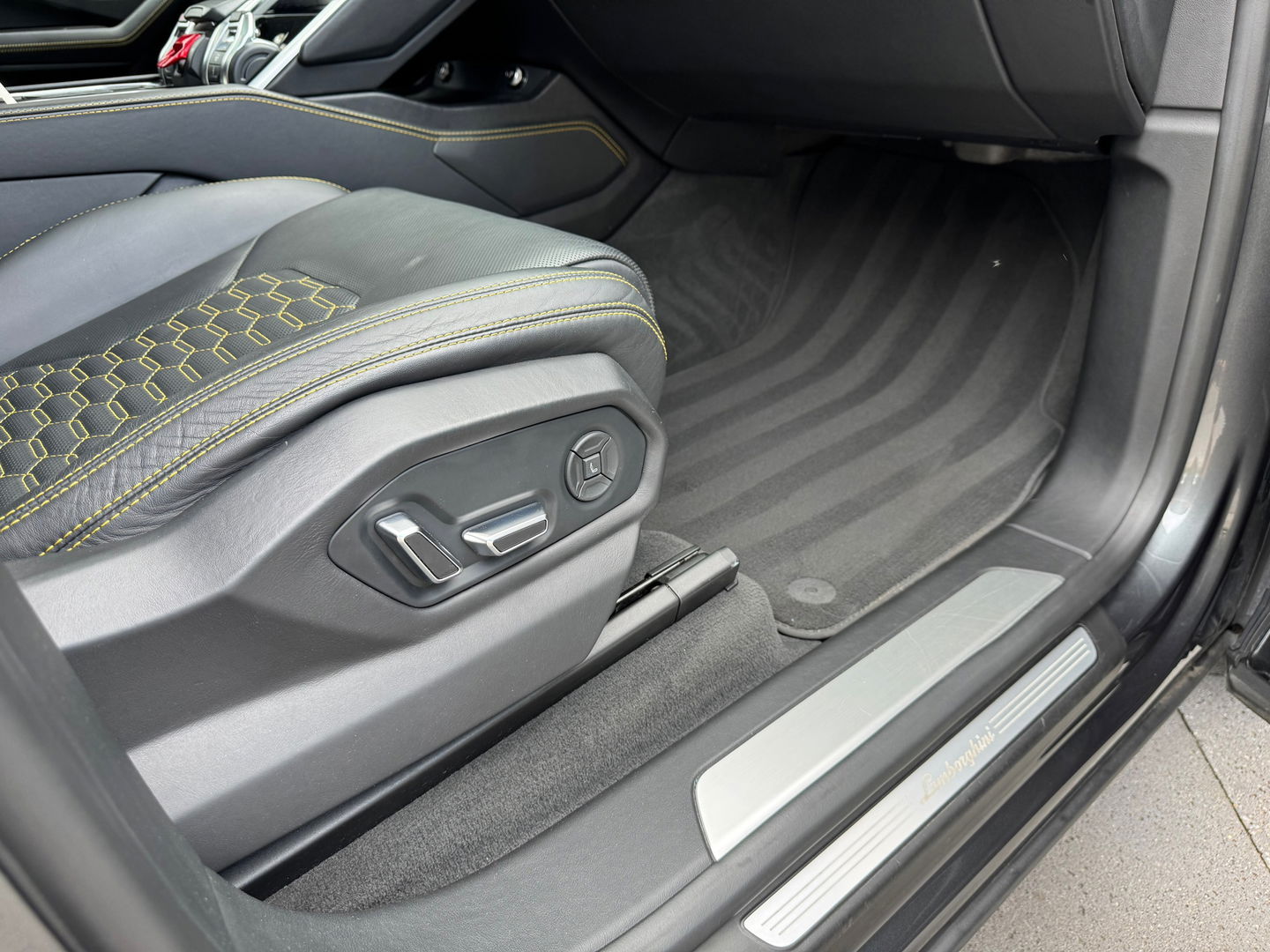 Lamborghini Urus 4.0 V8|Pano|Keramisch|B&O|Massage|Luchtvering|360Camera|ACC|Leder|650PK