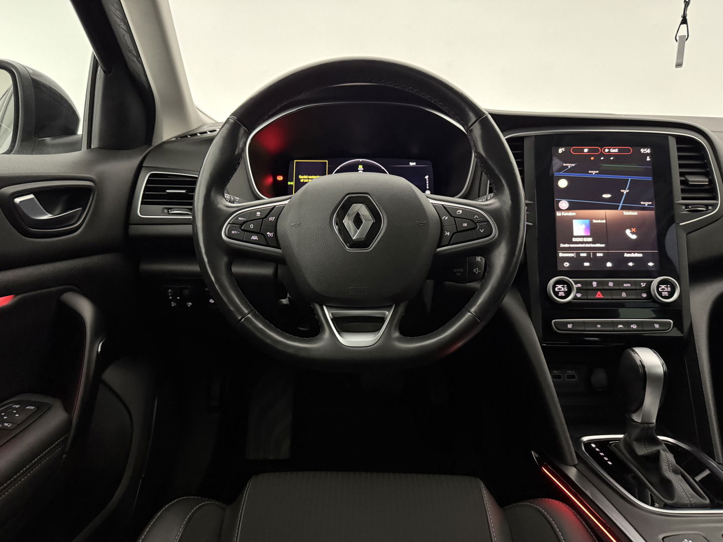 Renault Mégane 1.6 e-Tech Plug-in Intens | Adap. Cruise | Virtual | Sfeer | HuD | Stoel/Stuur verw. | Camera | Carplay | Keyless