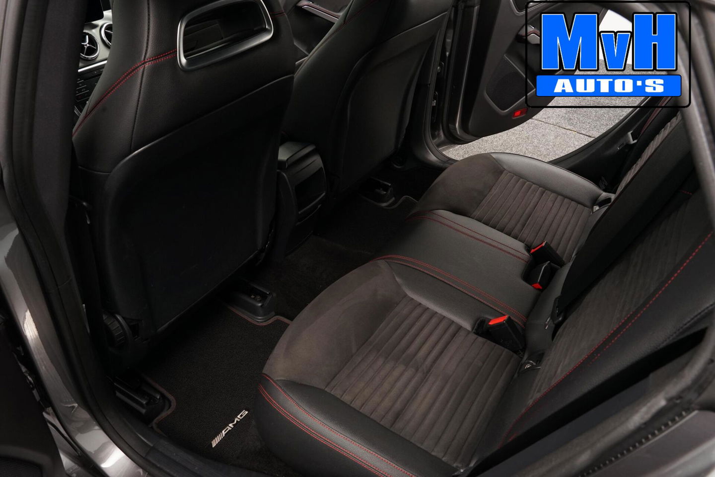 Mercedes-Benz CLA Shooting Brake 180 AMG|TREKH|CARPLAY|LED