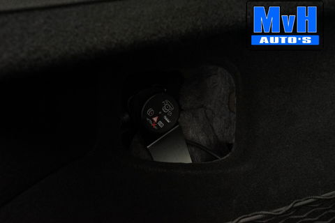 Mercedes-Benz CLA Shooting Brake 180 AMG|TREKH|CARPLAY|LED