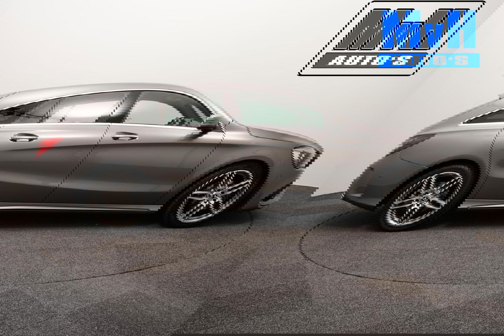 Mercedes-Benz CLA Shooting Brake 180 AMG|TREKH|CARPLAY|LED