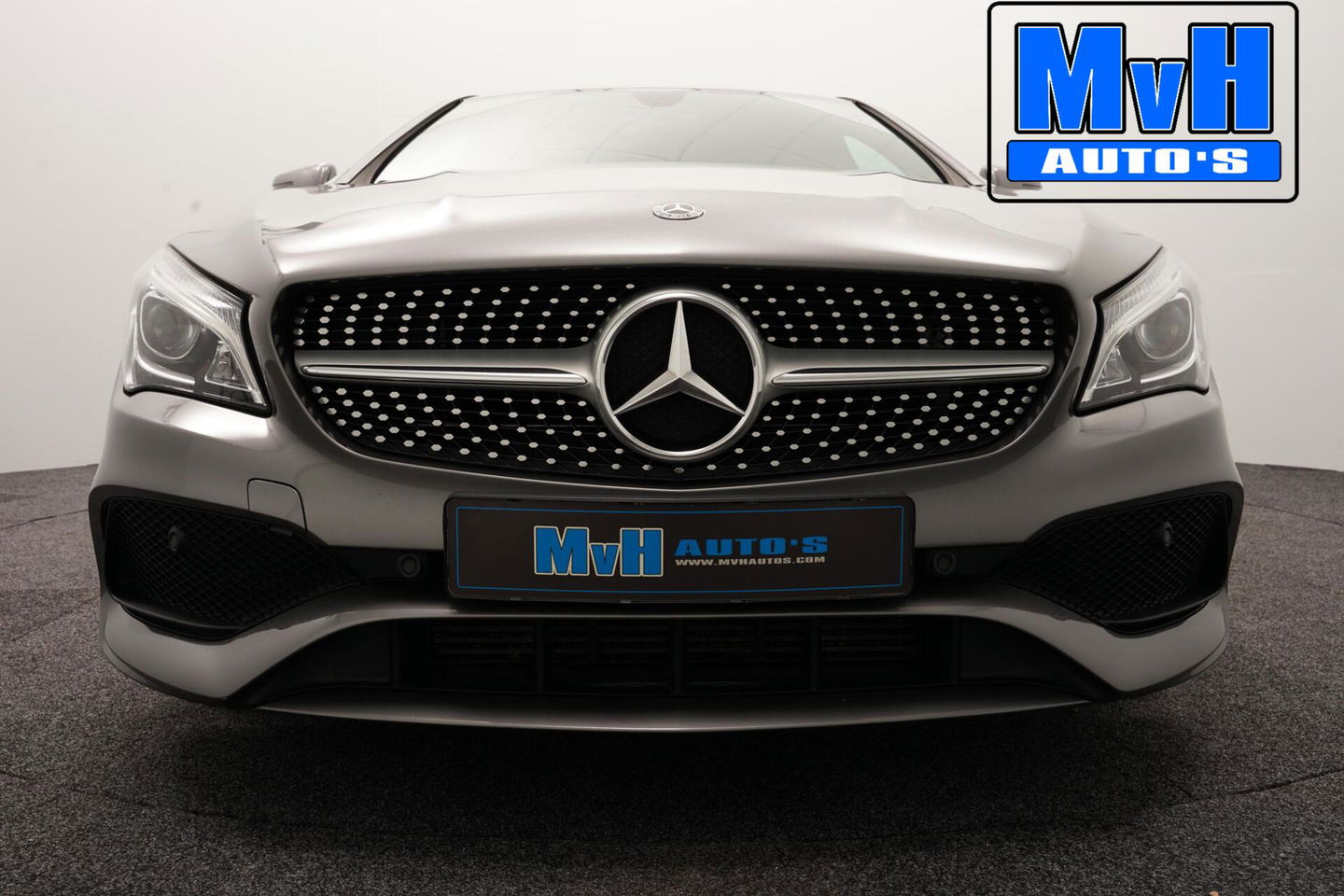 Mercedes-Benz CLA Shooting Brake 180 AMG|TREKH|CARPLAY|LED