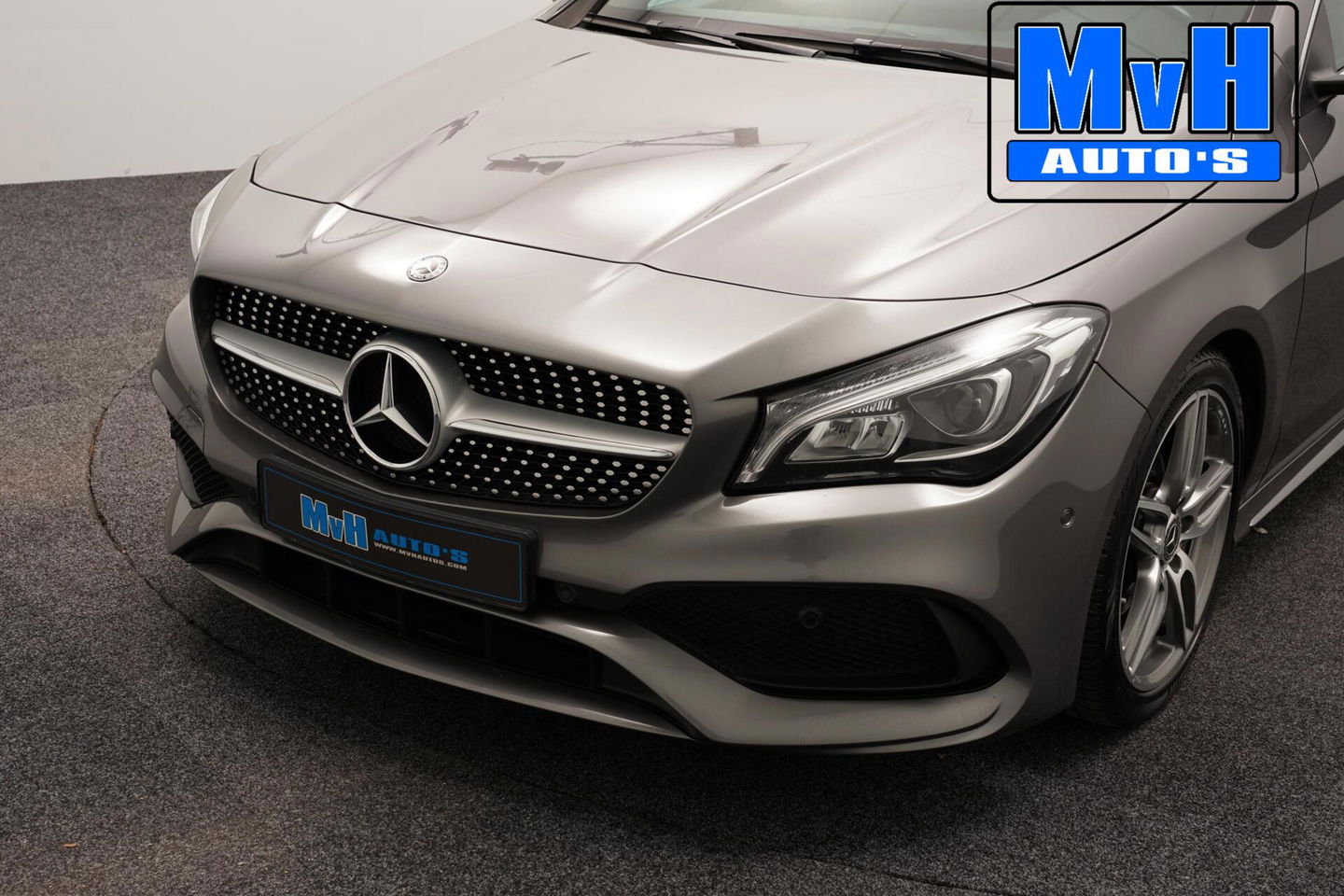 Mercedes-Benz CLA Shooting Brake 180 AMG|TREKH|CARPLAY|LED