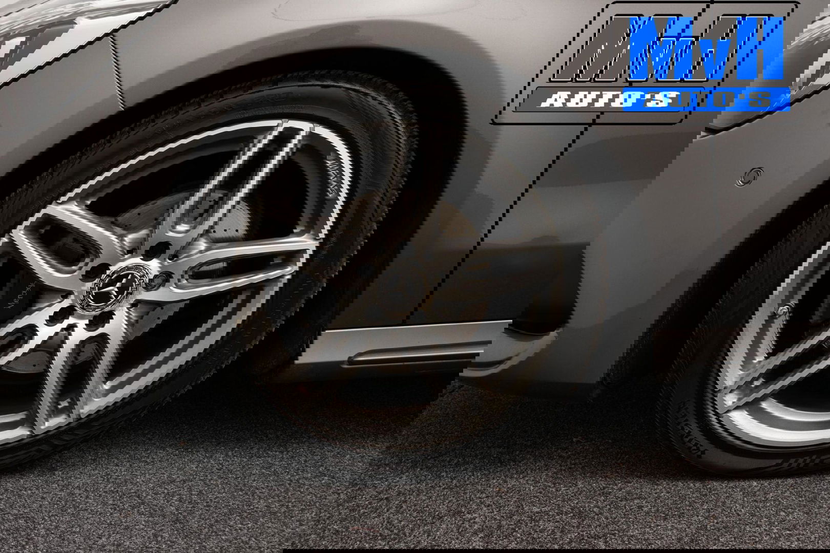 Mercedes-Benz CLA Shooting Brake 180 AMG|TREKH|CARPLAY|LED