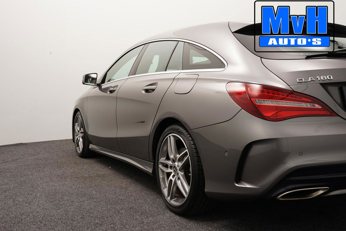 Mercedes-Benz CLA Shooting Brake 180 AMG|TREKH|CARPLAY|LED