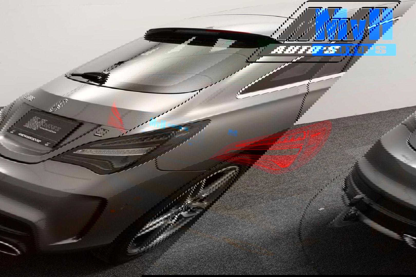 Mercedes-Benz CLA Shooting Brake 180 AMG|TREKH|CARPLAY|LED