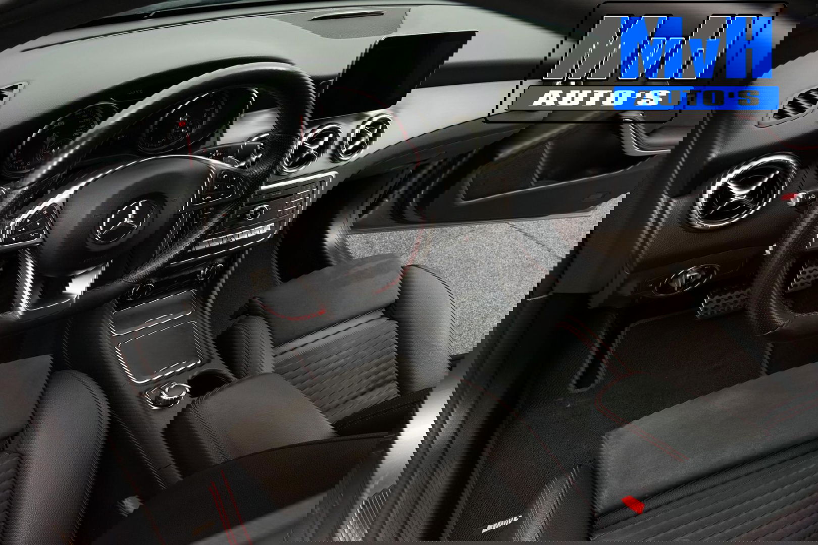 Mercedes-Benz CLA Shooting Brake 180 AMG|TREKH|CARPLAY|LED