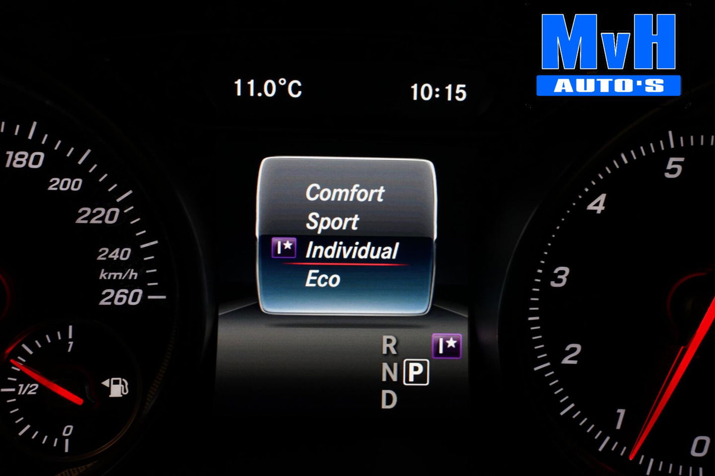 Mercedes-Benz CLA Shooting Brake 180 AMG|TREKH|CARPLAY|LED