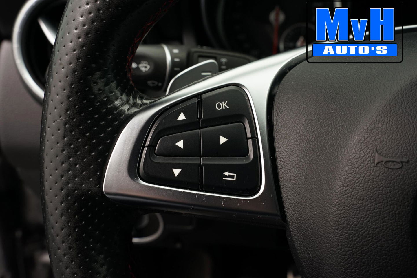 Mercedes-Benz CLA Shooting Brake 180 AMG|TREKH|CARPLAY|LED