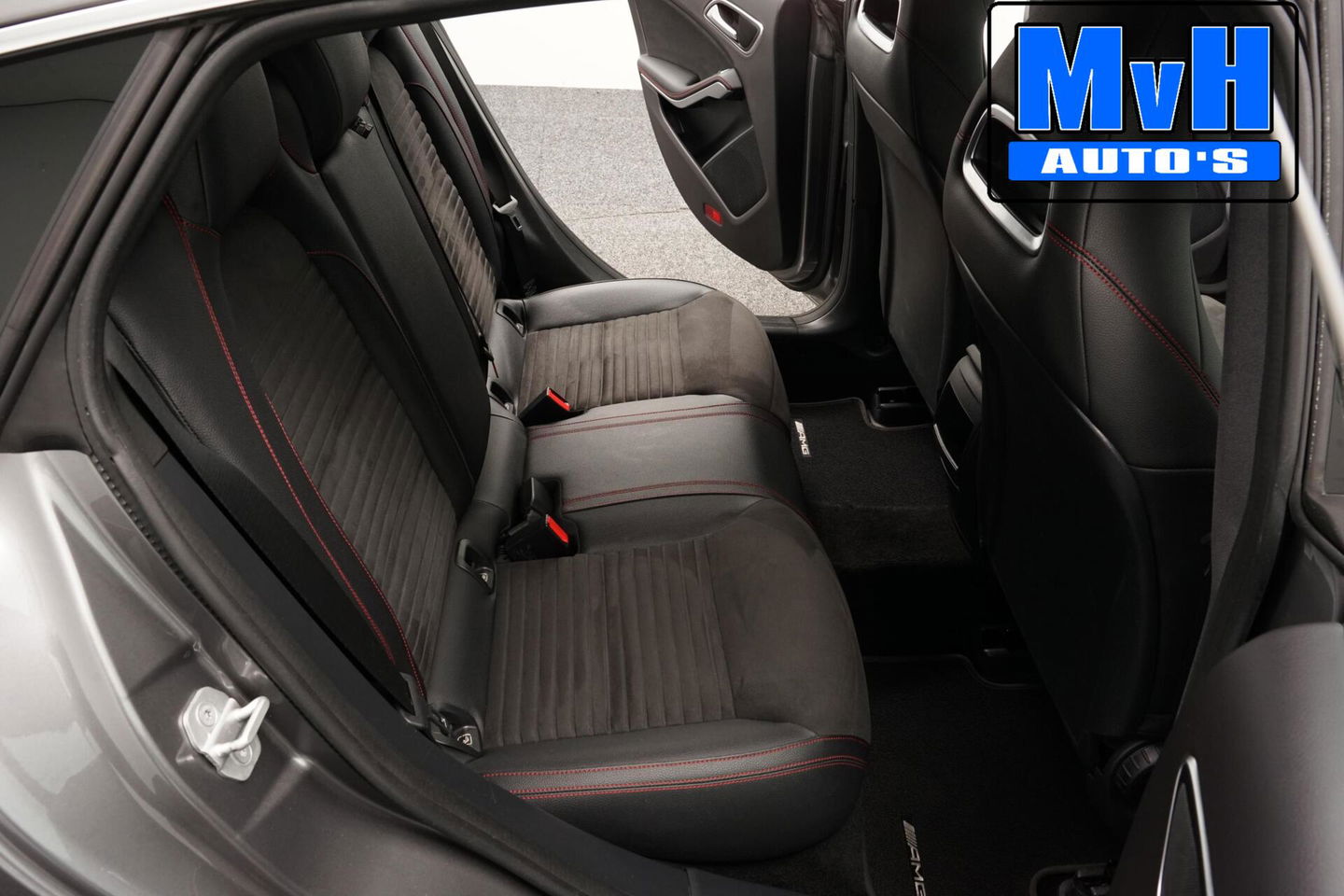 Mercedes-Benz CLA Shooting Brake 180 AMG|TREKH|CARPLAY|LED